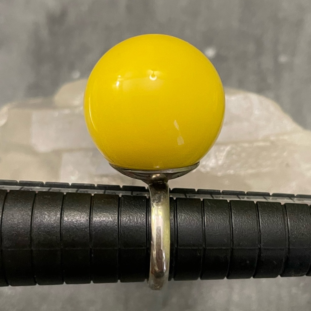 Vintage Yellow Ball Statement Ring - Picture 5 of 12